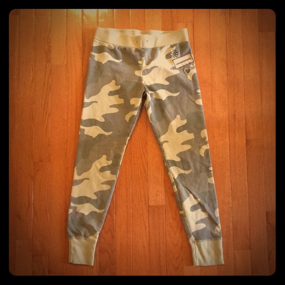 Hollister Pants - EUC Hollister Camo Sweatpants Stretch Super Soft S